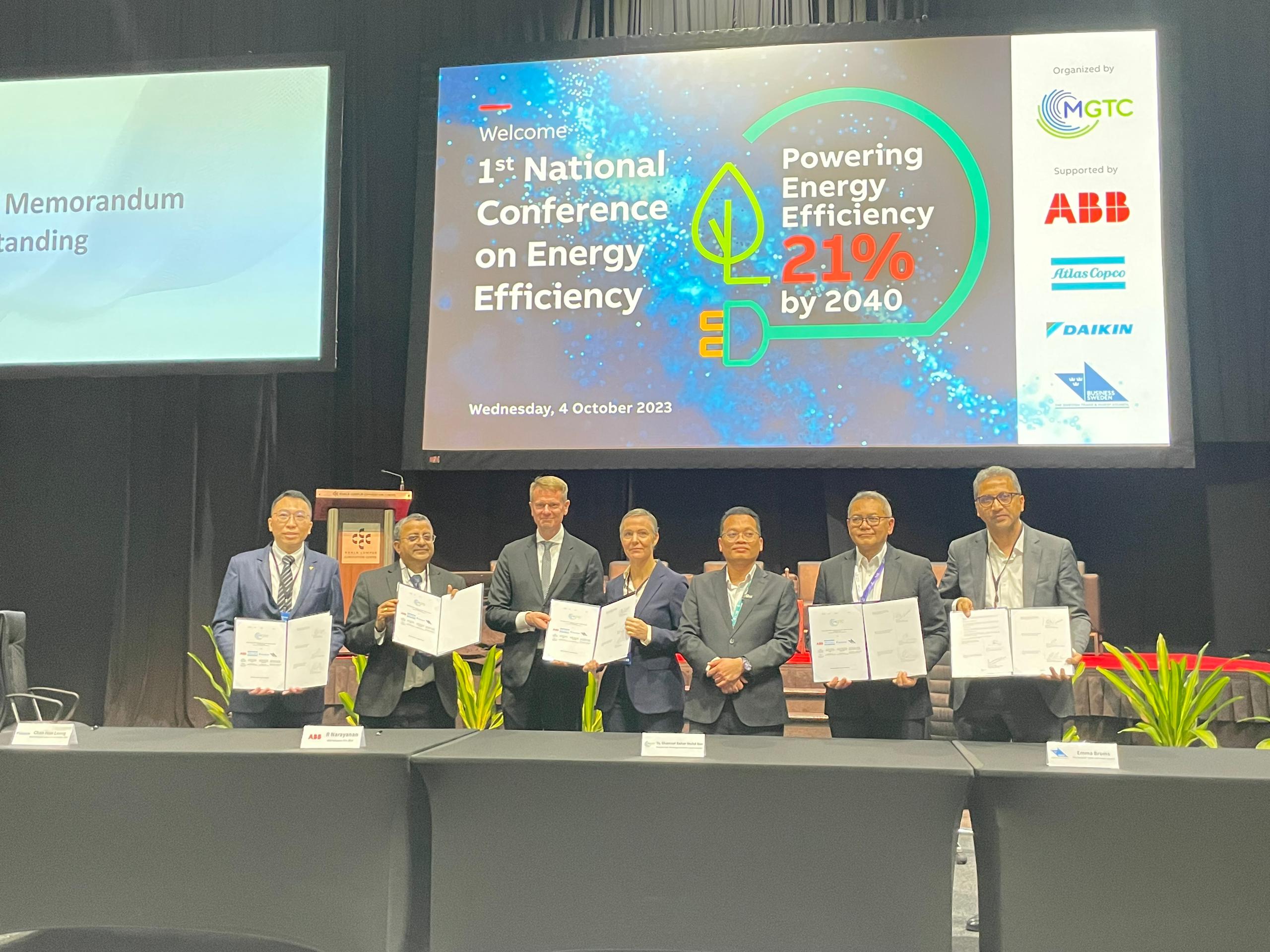 Malaysian Green Technology and Climate Change Corporation signs Memorandum of Understanding with Daikin to step-up energy efficiency progress | Daikin Malaysia